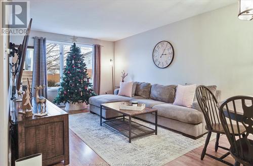 12830 St. Gregory'S Road, Tecumseh, ON - Indoor Photo Showing Living Room