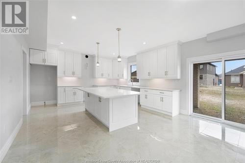 137 Tuscany, Chatham, ON - Indoor Photo Showing Kitchen With Upgraded Kitchen