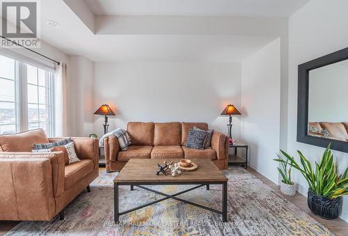 9 - 279 Danzatore Path, Oshawa (Windfields), ON - Indoor Photo Showing Living Room