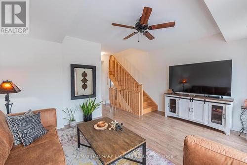 9 - 279 Danzatore Path, Oshawa (Windfields), ON - Indoor Photo Showing Living Room