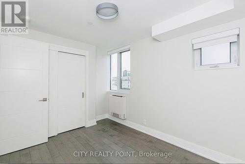 708 - 11 Walmer Street, Toronto, ON - Indoor Photo Showing Other Room