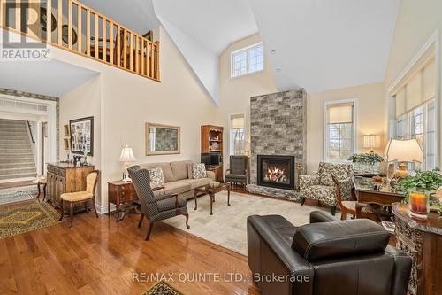 369 Road 7051, Frontenac Islands (The Islands), ON - Indoor Photo Showing Living Room With Fireplace