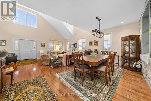 369 Road 7051, Frontenac Islands (The Islands), ON - Indoor Photo Showing Dining Room