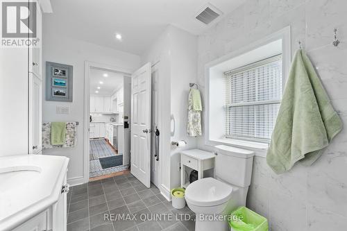 369 Road 7051, Frontenac Islands (The Islands), ON - Indoor Photo Showing Bathroom