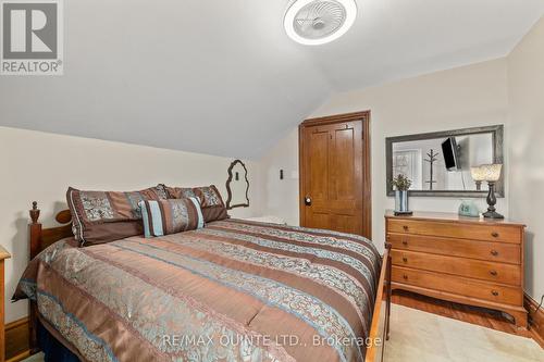 369 Road 7051, Frontenac Islands (The Islands), ON - Indoor Photo Showing Bedroom