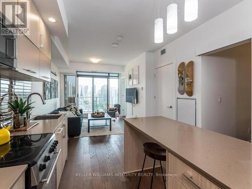 1308 - 255 Bay Street, Ottawa, ON - Indoor Photo Showing Kitchen