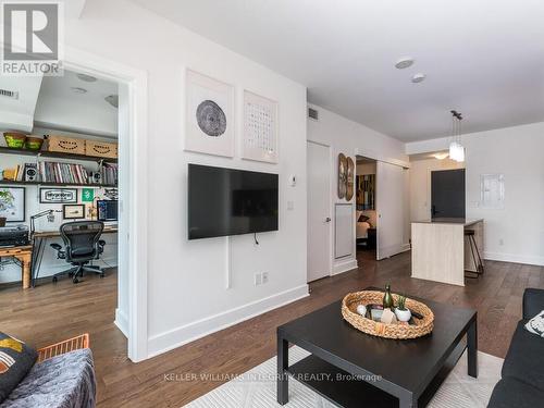 1308 - 255 Bay Street, Ottawa, ON - Indoor Photo Showing Living Room