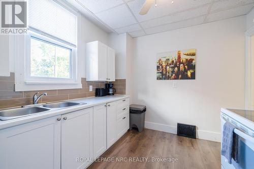 6145 Main Street, Niagara Falls (216 - Dorchester), ON - Indoor Photo Showing Kitchen With Double Sink