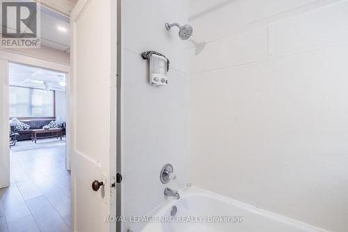 6145 Main Street, Niagara Falls (216 - Dorchester), ON - Indoor Photo Showing Bathroom