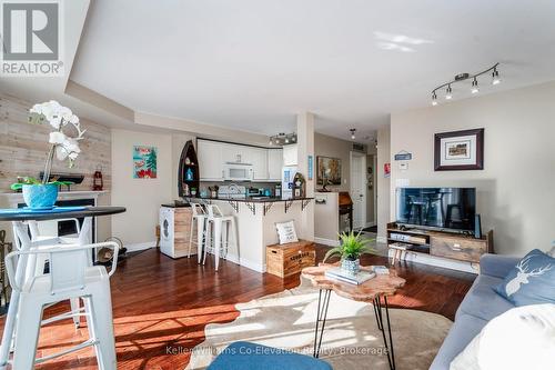 27 Turner Drive, Huntsville (Chaffey), ON - Indoor Photo Showing Living Room