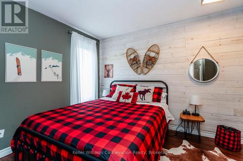 27 Turner Drive, Huntsville (Chaffey), ON - Indoor Photo Showing Bedroom