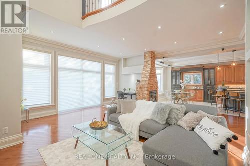 231 Churchill Avenue S, Toronto, ON - Indoor Photo Showing Living Room