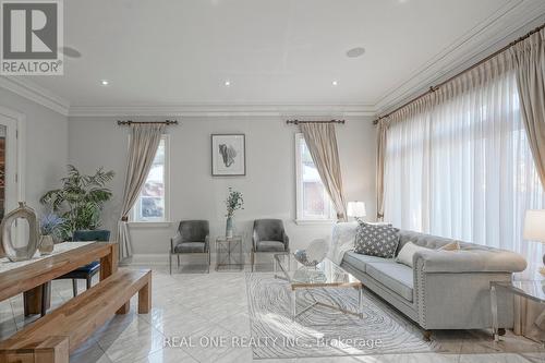 231 Churchill Avenue S, Toronto, ON - Indoor Photo Showing Living Room