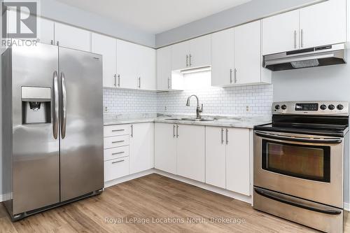 4 Port Royal Trail, Wasaga Beach, ON - Indoor Photo Showing Kitchen