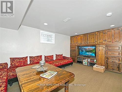 16 Regency Place, Brockville, ON - Indoor Photo Showing Living Room