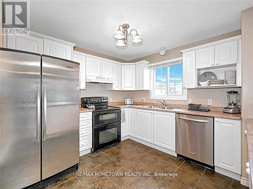 16 Regency Place, Brockville, ON - Indoor Photo Showing Kitchen With Double Sink