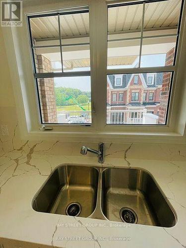 9560 Keele Street, Vaughan, ON - Indoor Photo Showing Kitchen