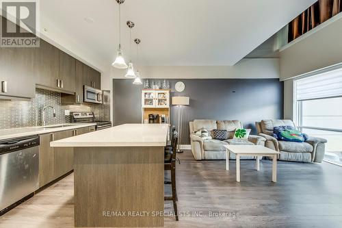 118 - 24 Woodstream Boulevard, Vaughan, ON - Indoor Photo Showing Kitchen With Upgraded Kitchen