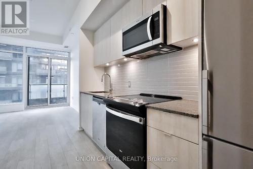 702E - 8868 Yonge Street, Richmond Hill, ON - Indoor Photo Showing Kitchen With Upgraded Kitchen