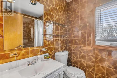 55 Hillside Avenue, Vaughan, ON - Indoor Photo Showing Bathroom