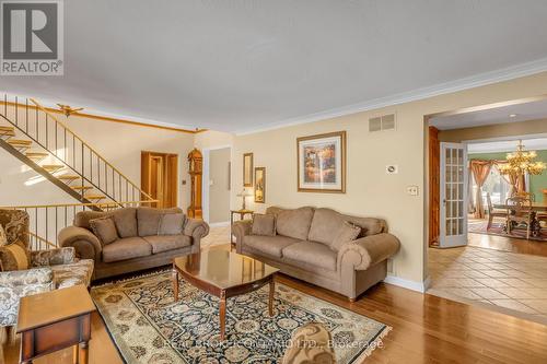 55 Hillside Avenue, Vaughan, ON - Indoor Photo Showing Living Room