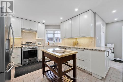 3543 Trelawny Circle, Mississauga, ON - Indoor Photo Showing Kitchen With Stainless Steel Kitchen With Upgraded Kitchen