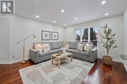 3543 Trelawny Circle, Mississauga, ON - Indoor Photo Showing Living Room