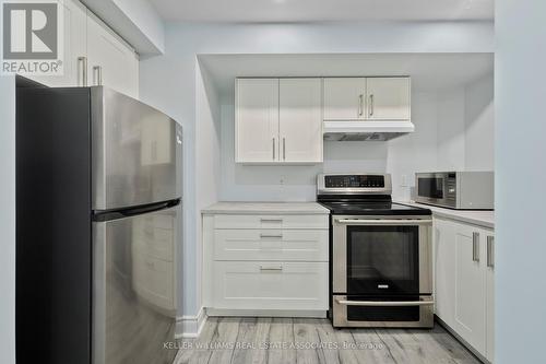 3543 Trelawny Circle, Mississauga, ON - Indoor Photo Showing Kitchen