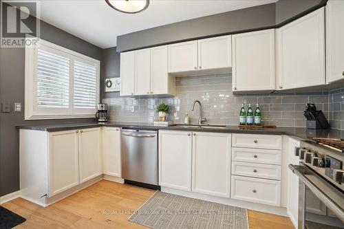 5160 Ridgewell Road E, Burlington, ON - Indoor Photo Showing Kitchen With Upgraded Kitchen