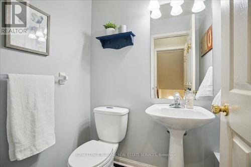 5160 Ridgewell Road E, Burlington, ON - Indoor Photo Showing Bathroom