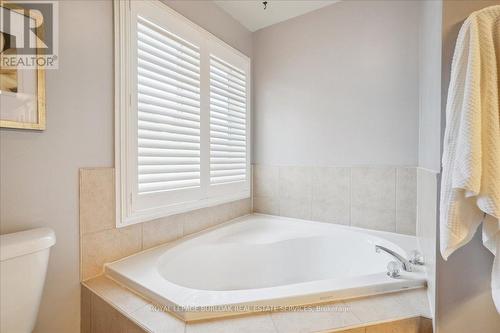 5160 Ridgewell Road E, Burlington, ON - Indoor Photo Showing Bathroom