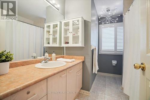 5160 Ridgewell Road E, Burlington, ON - Indoor Photo Showing Bathroom