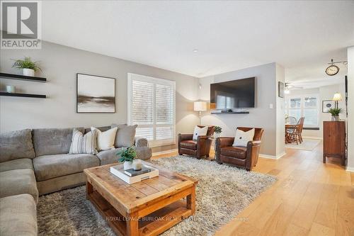 5160 Ridgewell Road E, Burlington, ON - Indoor Photo Showing Living Room