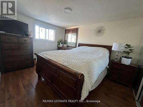 102 Mowat Crescent, Barrie, ON - Indoor Photo Showing Bedroom