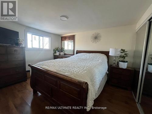 102 Mowat Crescent, Barrie, ON - Indoor Photo Showing Bedroom