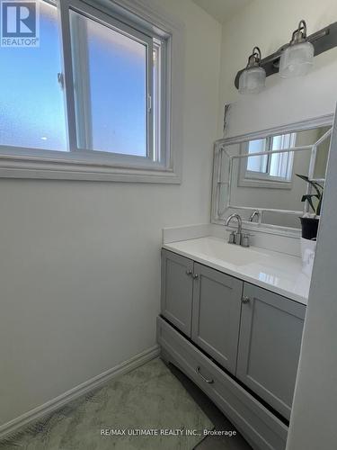 102 Mowat Crescent, Barrie, ON - Indoor Photo Showing Bathroom