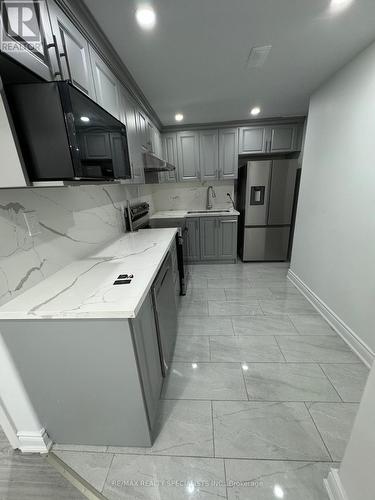 16 Maynada Road, Brampton, ON - Indoor Photo Showing Kitchen