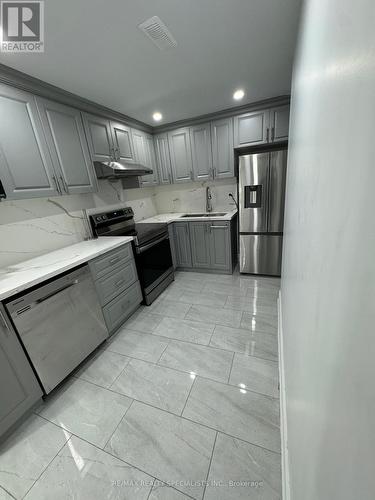 16 Maynada Road, Brampton, ON - Indoor Photo Showing Kitchen