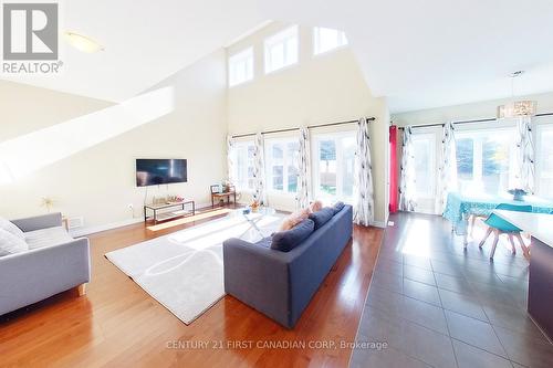 479 Blackacres Boulevard, London, ON - Indoor Photo Showing Living Room