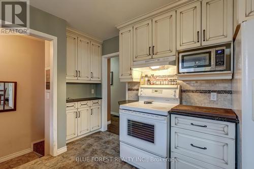 157 Victoria Street N, Woodstock (Woodstock - North), ON - Indoor Photo Showing Kitchen