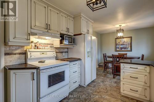 157 Victoria Street N, Woodstock (Woodstock - North), ON - Indoor Photo Showing Kitchen