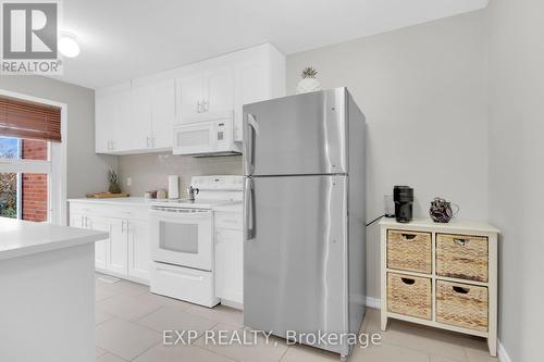 36 Greenboro Crescent, Ottawa, ON - Indoor Photo Showing Kitchen