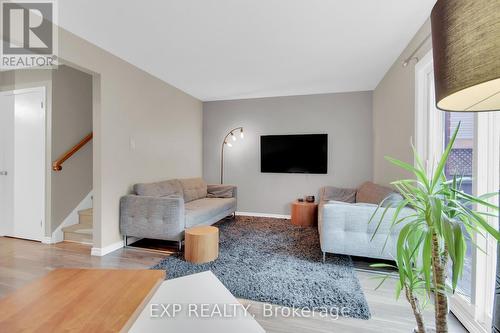 36 Greenboro Crescent, Ottawa, ON - Indoor Photo Showing Living Room