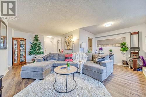 1109 - 1250 Bridletowne Circle, Toronto, ON - Indoor Photo Showing Living Room