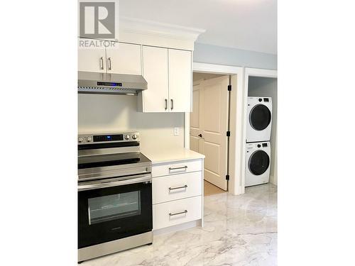 Basement Unit 3250 W 26Th Avenue, Vancouver, BC - Indoor Photo Showing Kitchen