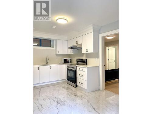 Basement Unit 3250 W 26Th Avenue, Vancouver, BC - Indoor Photo Showing Kitchen