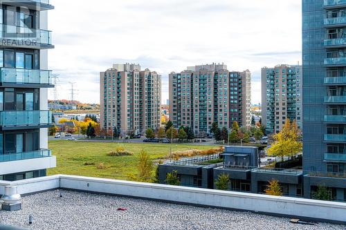 609 - 95 Oneida Crescent, Richmond Hill, ON - Outdoor With Balcony With Facade