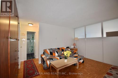 3104 - 40 Homewood Avenue, Toronto, ON - Indoor Photo Showing Living Room