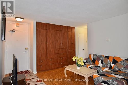 3104 - 40 Homewood Avenue, Toronto, ON - Indoor Photo Showing Living Room