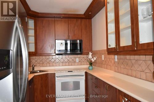 3104 - 40 Homewood Avenue, Toronto, ON - Indoor Photo Showing Kitchen